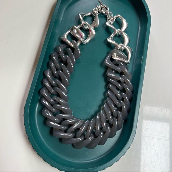 Trendy Oversized Acrylic Resin Chain Link Gray Silver Toned Statement Necklace - Picture 7 of 11
